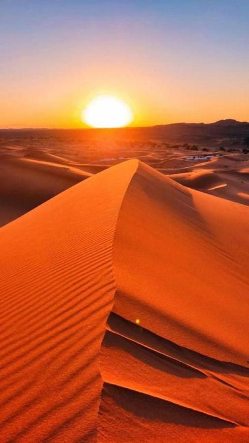 L'Homme Du Desert A Merzouga Exteriör bild