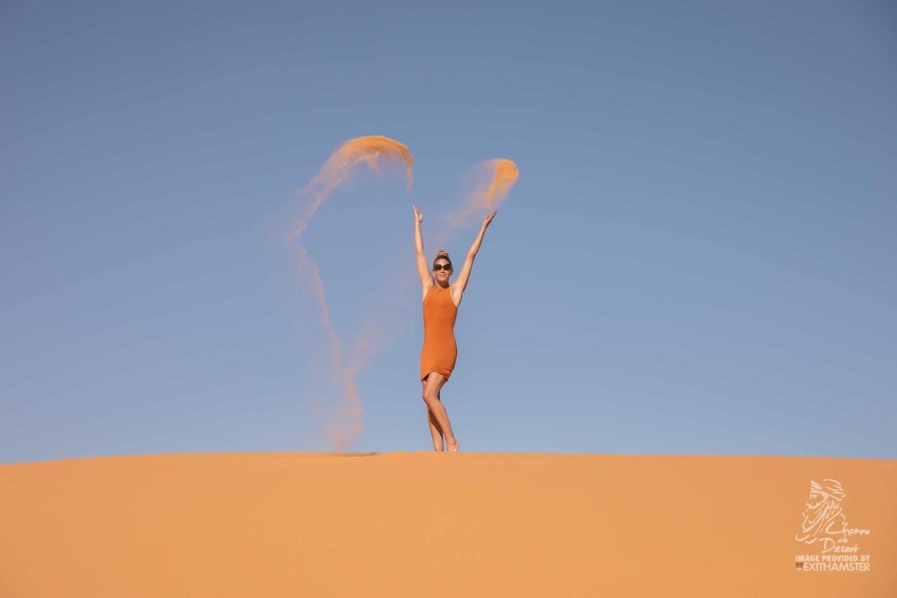 L'Homme Du Desert A Merzouga Exteriör bild