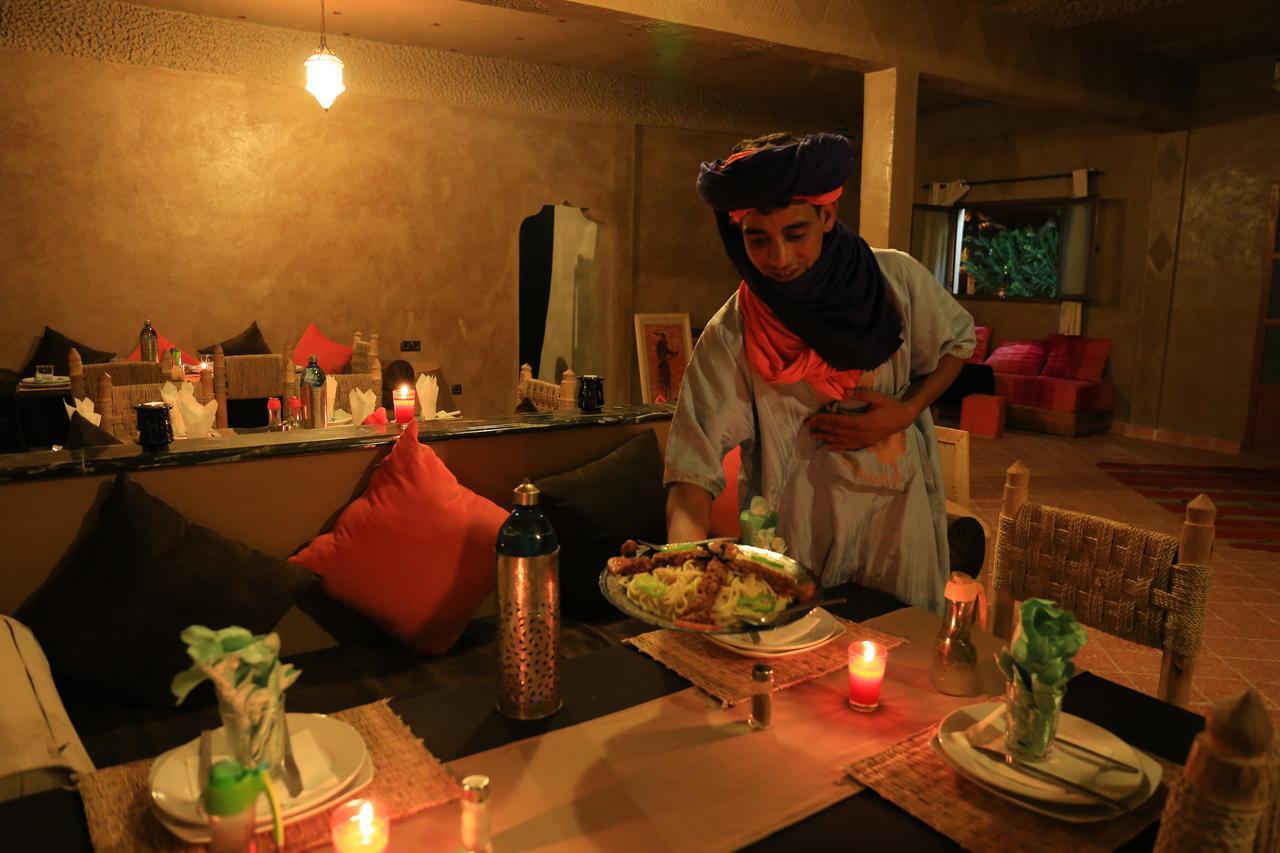 L'Homme Du Desert A Merzouga Exteriör bild
